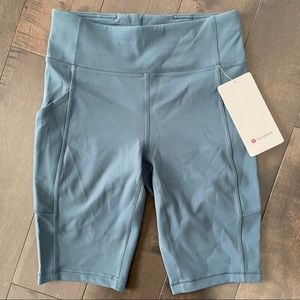 Size 6 Lululemon Invigorate HR short 10” - NWT